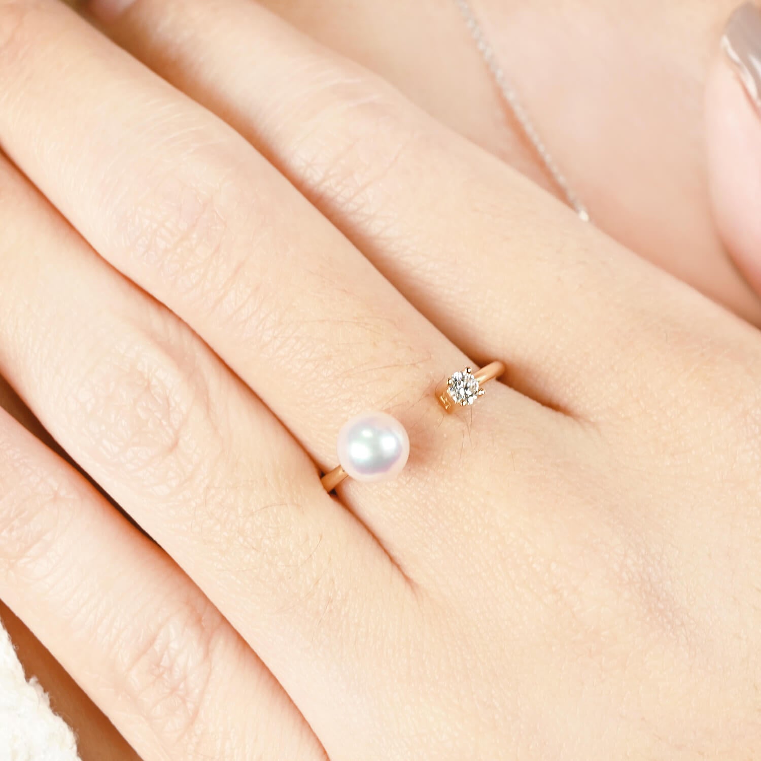 初心珍珠戒指實戴正面照