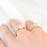 經典珍珠戒指與寵愛珍珠鑽石戒指搭配實戴照