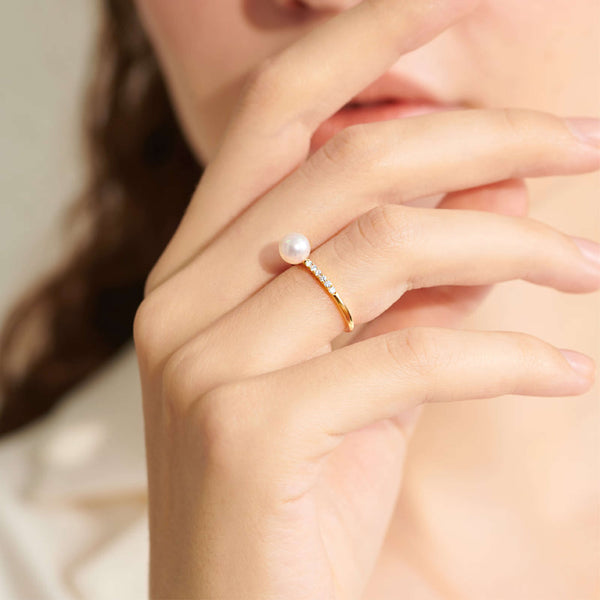 寵愛珍珠鑽石戒指實戴側面近拍照