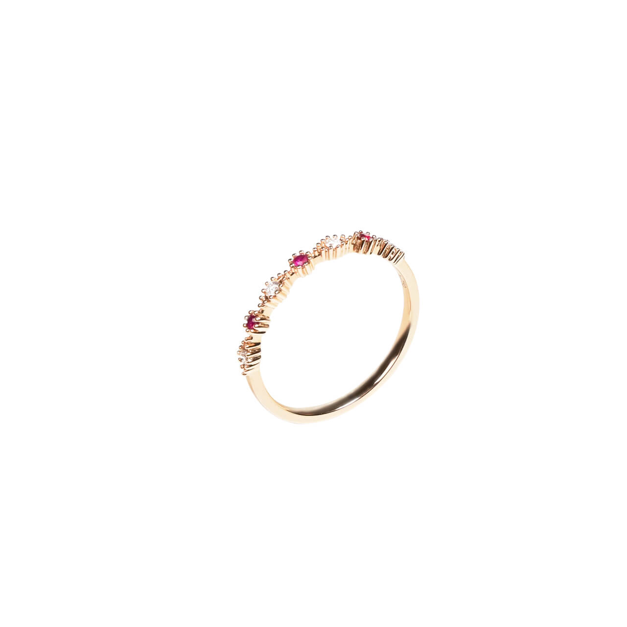 紅寶石18K玫瑰金戒指，由具異域風情0.053ct 紅寶石和0.052ct 鑽石交替排列，相互輝映