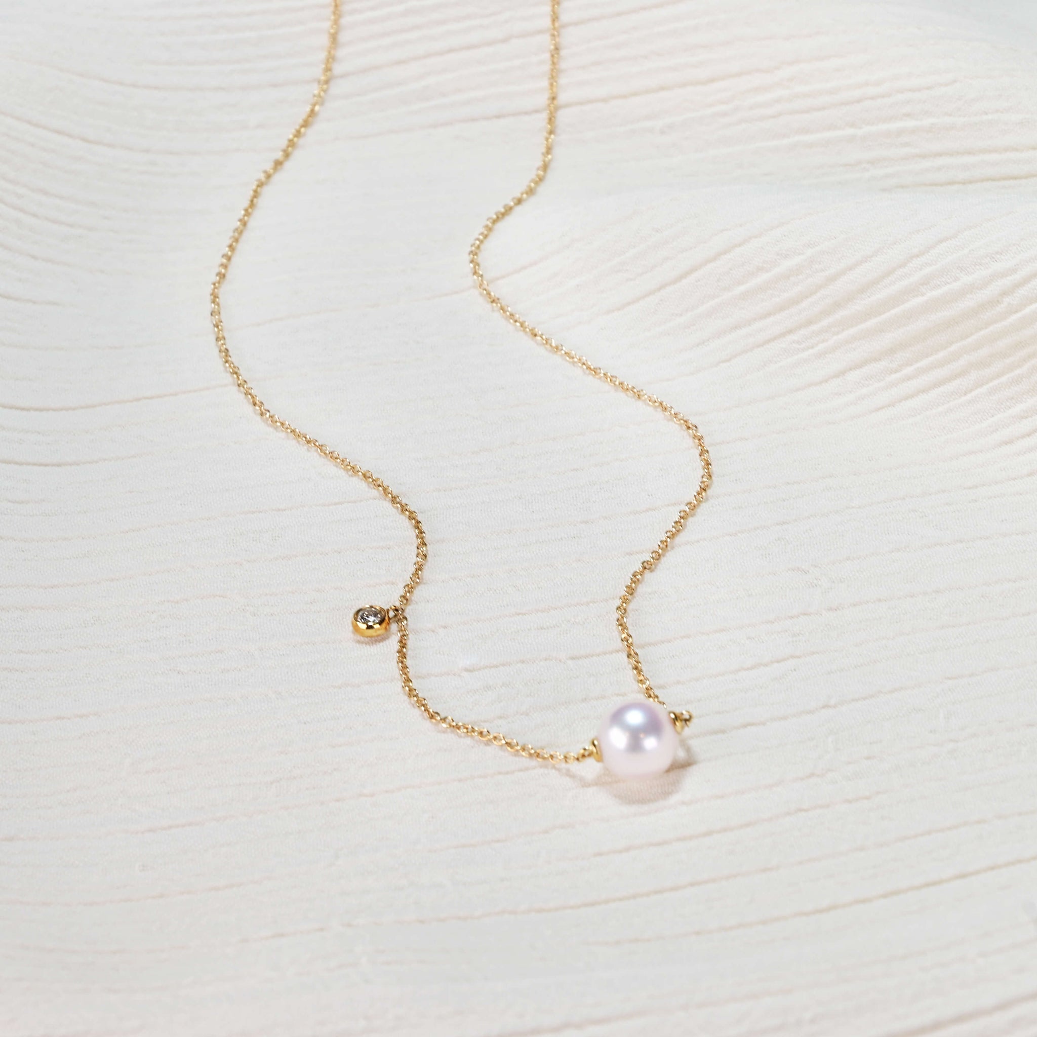 星辰珍珠項鍊近拍照